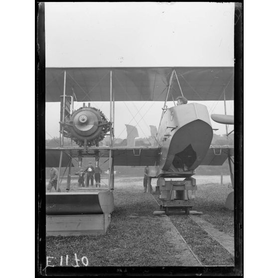 Meulan (Seine-et-Oise). Hydravion torpilleur Borel. Au moment des essais des moteurs. [légende d'origine]