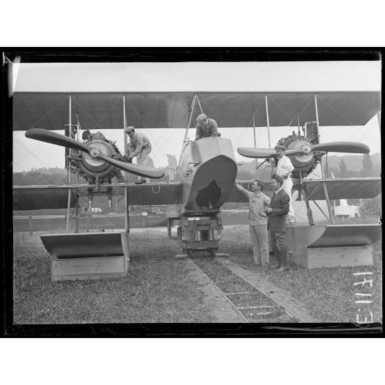 Meulan (Seine-et-Oise). Hydravion torpilleur Borel. Vue d'ensemble des moteurs. [légende d'origine]