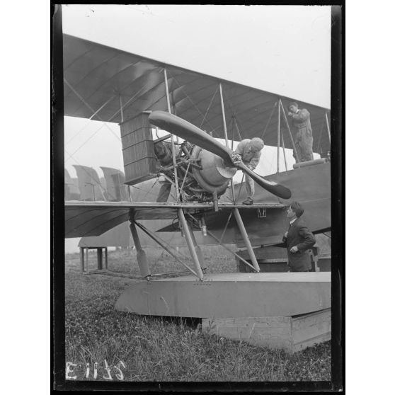 Meulan (Seine-et-Oise). Hydravion torpilleur Borel. Un des moteurs de l'hydravion. [légende d'origine]