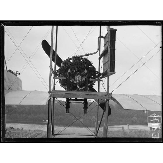 Meulan (Seine-et-Oise). Hydravion torpilleur Borel. Un moteur vu de l'arrière. [légende d'origine]