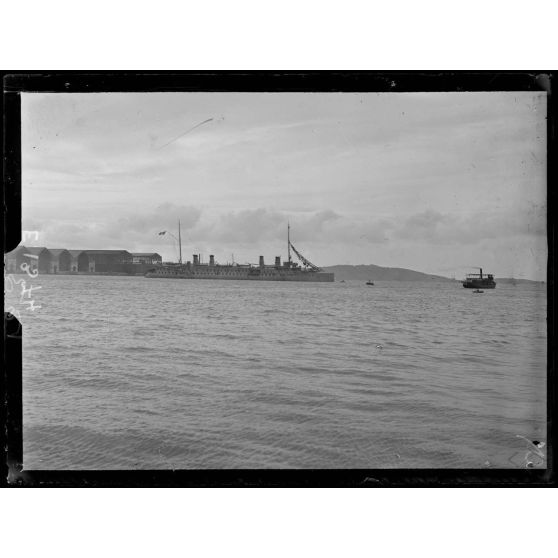 Toulon. Le Guichen, croiseur de l'Ordre. 30-9-16. [légende d'origine]