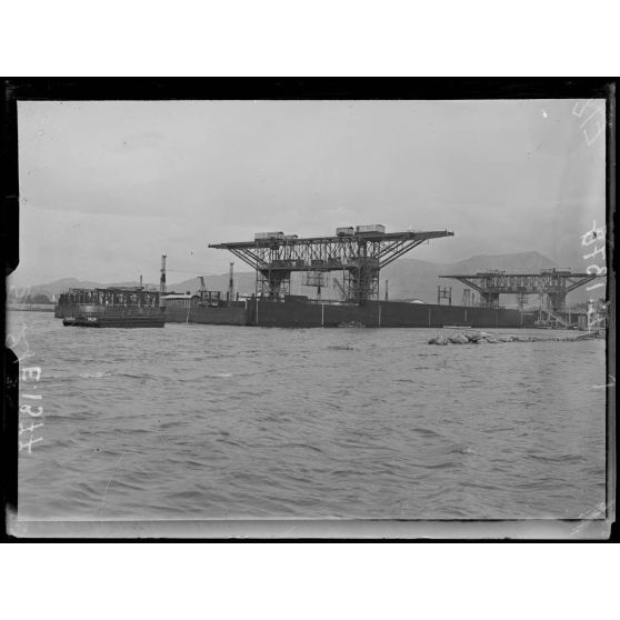 Toulon. Construction d'un bassin de radoub. 29-9-16. [légende d'origine]