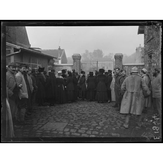 Dépôt des isolés du Bourget. Fête donnée par la société américaine de réconfort du soldat au front. [légende d'origine]