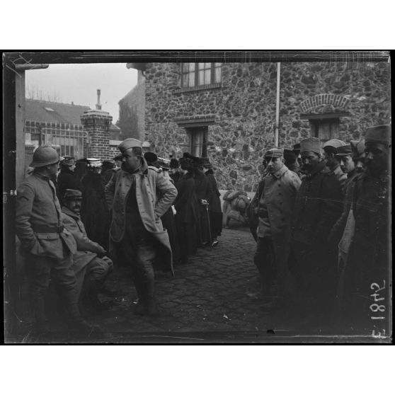 Dépôt des isolés du Bourget. Fête donnée par la société américaine de réconfort du soldat au front. [légende d'origine]