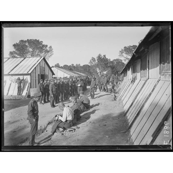 Route de Saint-Raphaël (Var). Camp Caudrelier. [légende d'origine]