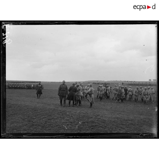 Camp de Chalons. Le général Gournaud et les officiers de l'Etat major de la IV Armée. [légende d'origine]