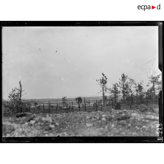 Région de la Butte de Souain. Vue prise de la 1ere ligne française sur les tranchées allemandes. [légende d'origine]