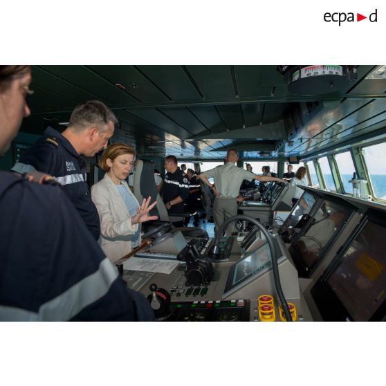 La ministre des Armées visite la passerelle de la frégate multimissions (FREMM) Languedoc.