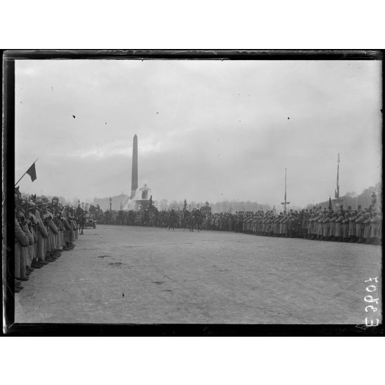 Paris. Visite du président Wilson. La foule place de la Concorde attend l'arrivée du président. [légende d'origine]