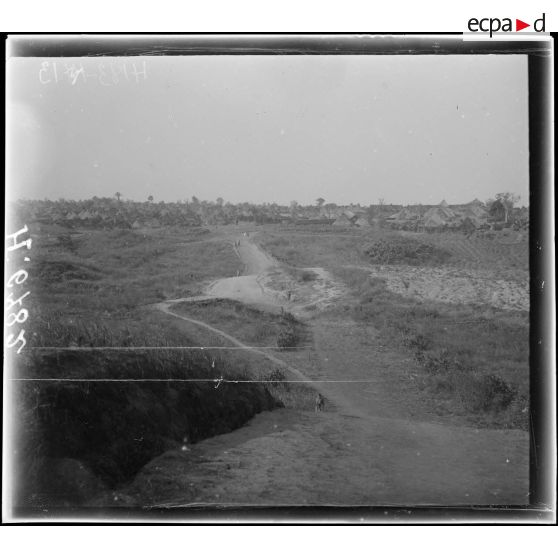 N'Gaoundéré village. Le village. [légende d'origine]