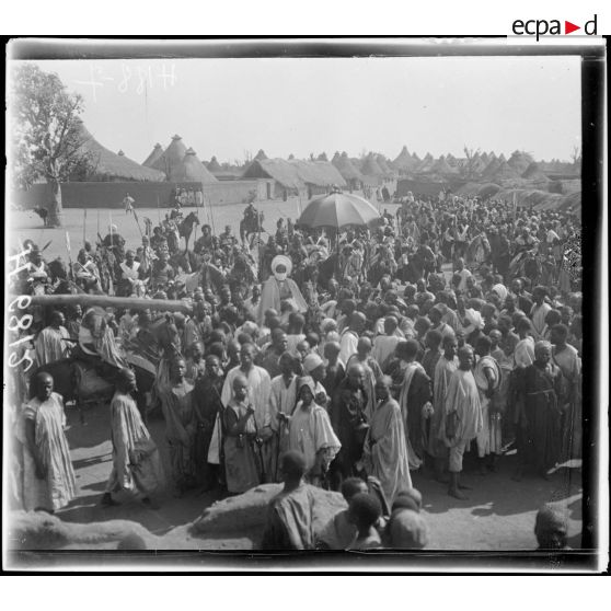 N'Gaoundéré village. Rue du village. [légende d'origine]