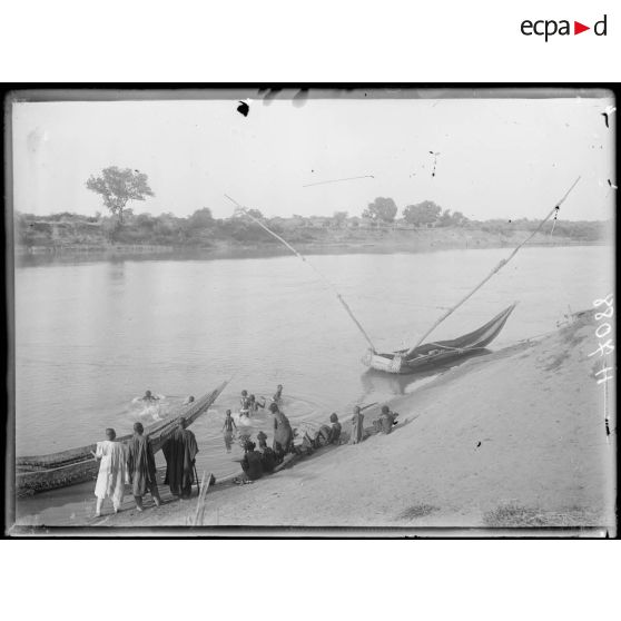 Kabé, sur le Logone. Une vue du village et le Logone. [légende d'origine]