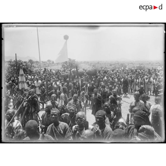 Garoua. Cortège du sultan. [légende d'origine]