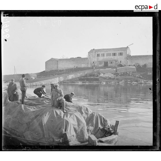 Ile de Corfou. Entrée du lazaret. [légende d'origine]