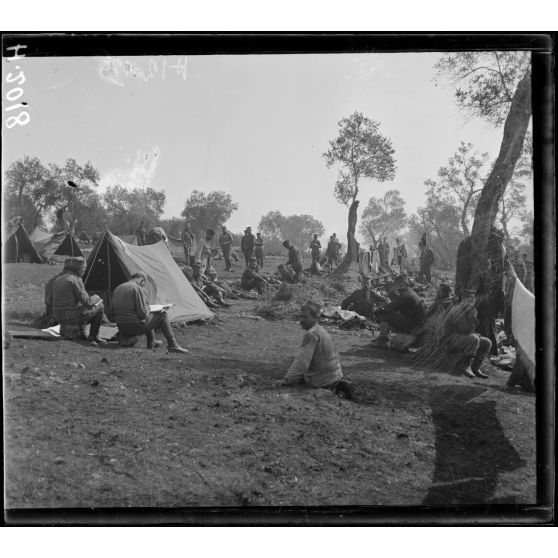 Corfou. Camp d'Ipsos. Campement de serbes de la division de la Morava. [légende d'origine]