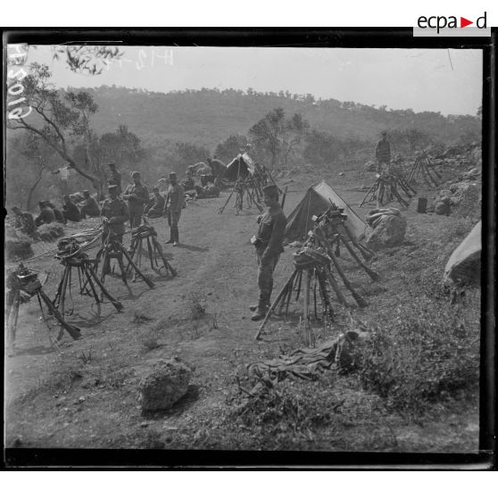 Corfou. Camp d'Ipsos. Campement du 6e Régiment d'Infanterie (division de la Morava). [légende d'origine]