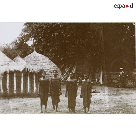 [Portraits de quatre jeunes femmes dahoméennes, s. d.]