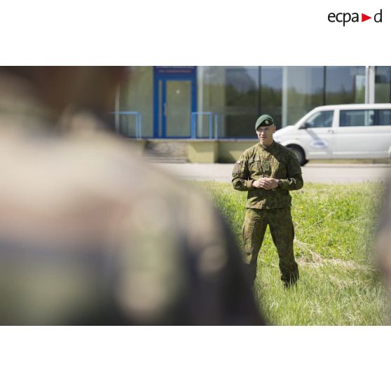 Discours du commandant Skomantas Povilionis, représentant de l'armée lituanienne, lors de l'arrivée des troupes françaises Siauliai en Lituanie.