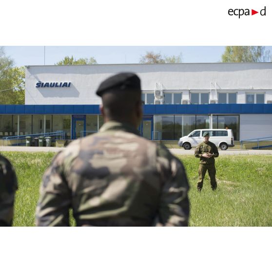 Discours du commandant Skomantas Povilionis, représentant de l'armée lituanienne, lors de l'arrivée des troupes françaises Siauliai en Lituanie.