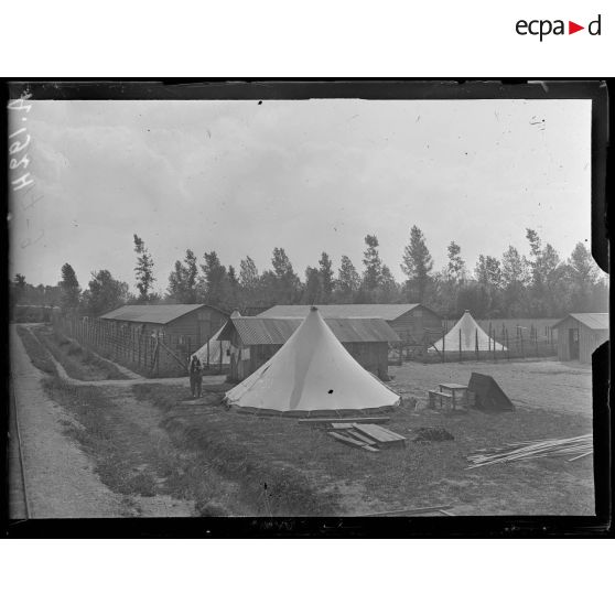 La Maltournée. Près Sarry. Marne. Le camp de prisonniers. [légende d'origine]