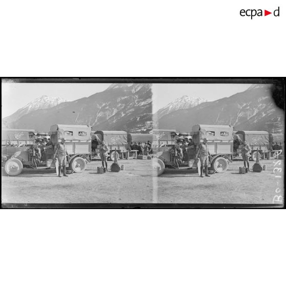 Briançon. Parc de camions de la 10e armée allant en Italie. [légende d’origine]