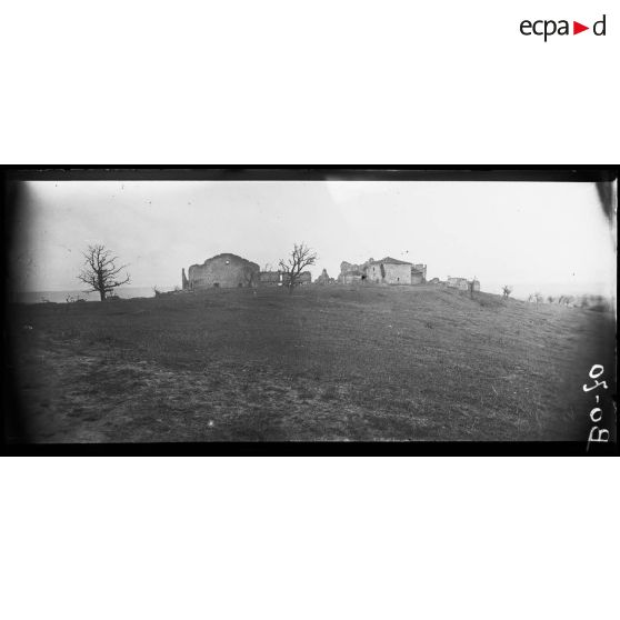 Ferme de Léomont (Meurthe-et-Moselle). Vue générale. [légende d'origine]