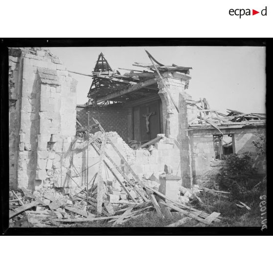 Vaire-Sur-Corbie, Somme, l'église. [légende d'origine]