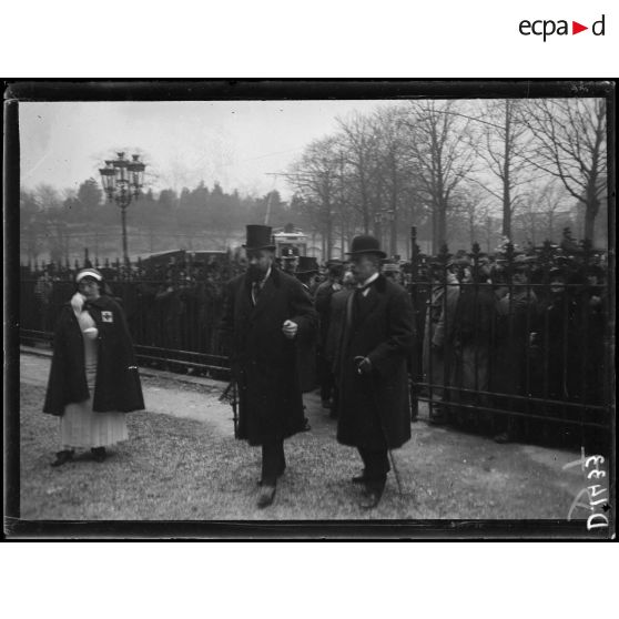 Fête de la Croix de Guerre au Trocadéro. Arrivée de M. Dalimier, sous-secrétaire d'Etat aux Beaux-Arts. [légende d'origine]