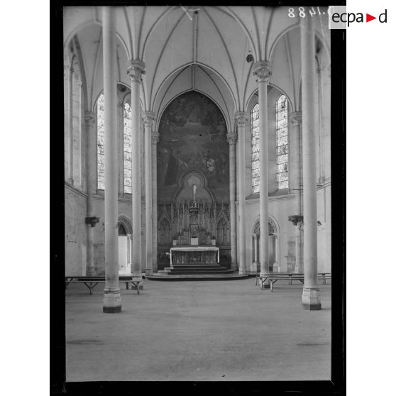 La Ferté Macé, Orne, dépôt de triage, ancien séminaire. La chapelle qui sert de parloir aux internés. [légende d'origine]