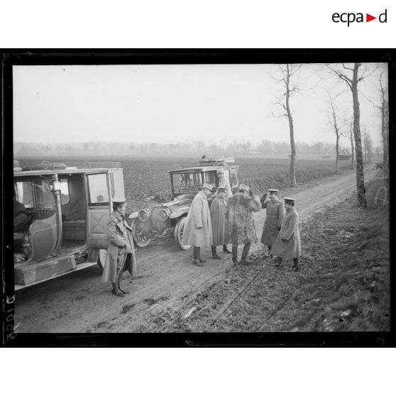 Voyage de la mission japonaise. Humières, Pas-de-Calais, arrivée des officiers japonais. [légende d'origine]