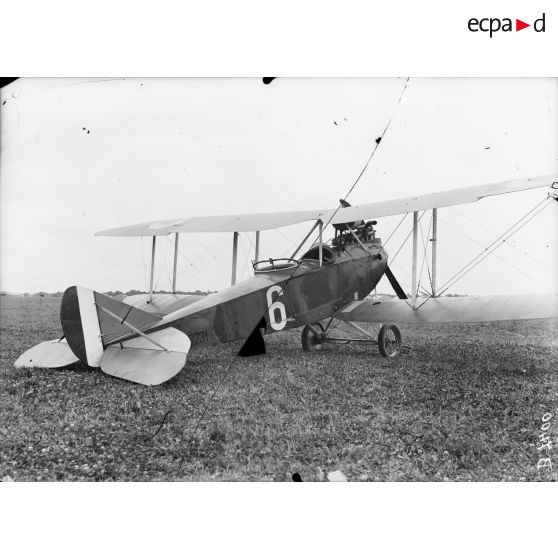 Villacoublay. Camp d'aviation. Rumpler biplace. [légende d'origine]