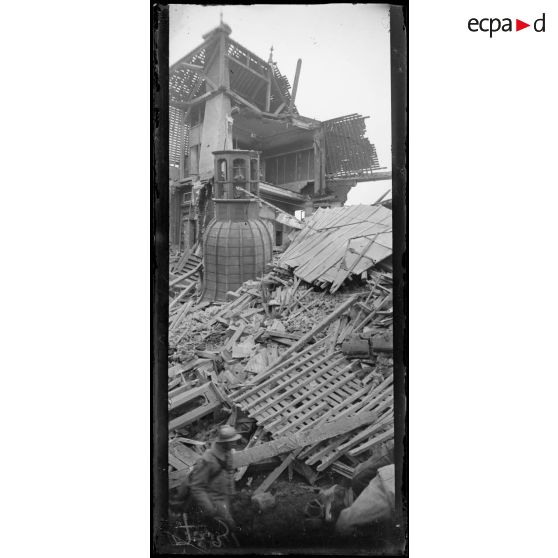 Roye, Somme. Ruines de l'Hôtel de ville. [légende d'origine]