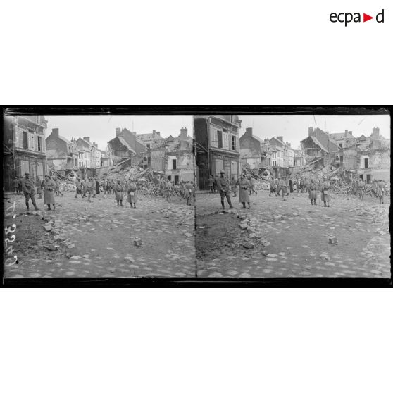 Roye, Somme. La place d'Armes. [légende d'origine]