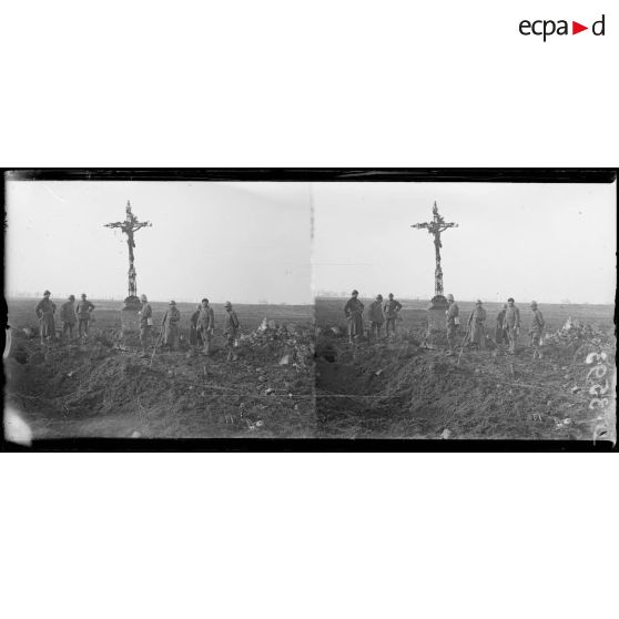 Beuvraignes (Somme). Le calvaire du cimetière. [légende d'origine]