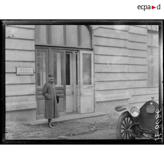 Vladivostok. Le commandant Borel, adjoint au colonel Teissier, commandant la base. [légende d'origine]