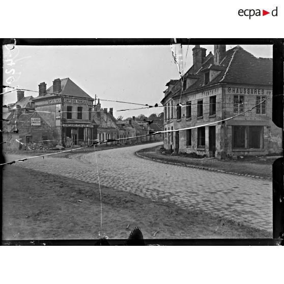 Carlepont (Oise). La route de Noyon. [légende d'origine]