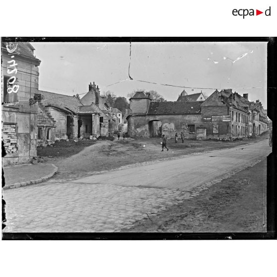 Carlepont (Oise). Un coin du village. [légende d'origine]