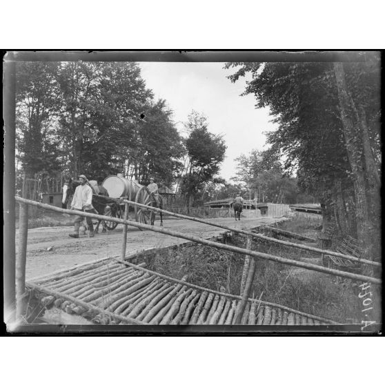 Forêt de Parroy. (Meurthe et Moselle). Poste abri de mitrailleurs. Ancien cantonnement près "Grande Taille". [légende d'origine]