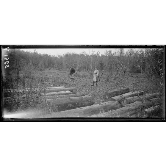 Sentheim. Haut Rhin. Emplacement d'un ancien dépôt de munitions détruit par le bombardement allemand. [légende d'origine]