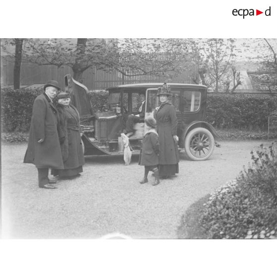 Archives photographiques de Jules-Louis Breton (1872-1940). Boîte de plaques de verre [Machine à cisailler, février 1915. Appareil Boireau, 22 juillet 1915. S. d.]