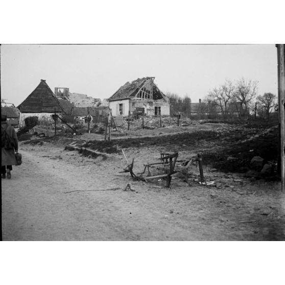 [Général Delamotte, Dury, 23 avril 1915. Bouchoir (ruines) (Gervain-Lehérissé) 22 avril 1915.]