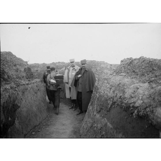 [Général Delamotte, Dury, 23 avril 1915. Bouchoir (ruines) (Gervain-Lehérissé) 22 avril 1915.]