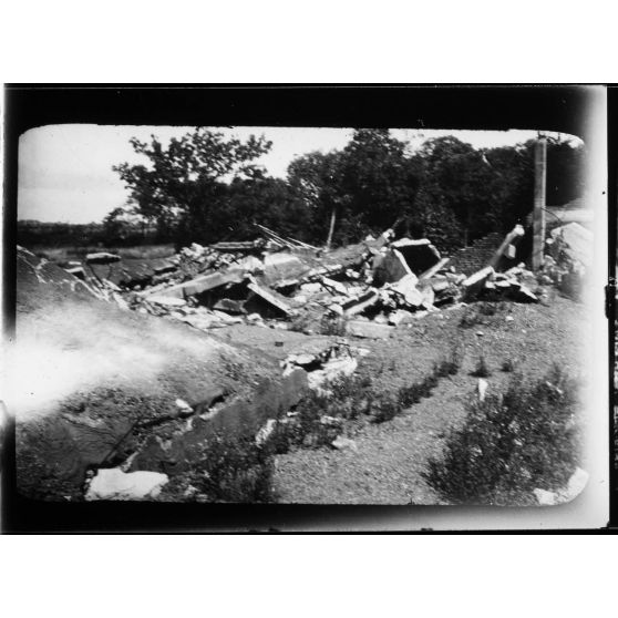 [Usine en ruine, s.d.]