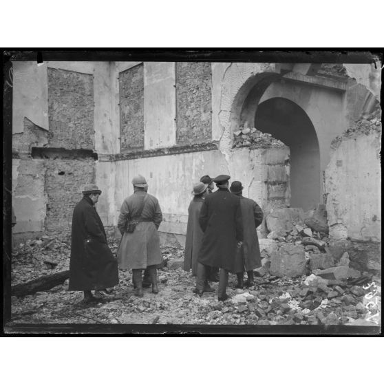 Reims, la cathédrale, salle du Tau, mission roumaine. [légende d'origine]