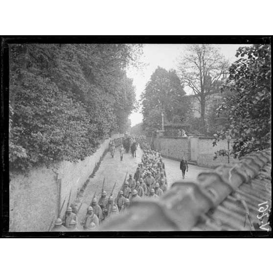 Jonchery-sur-Vesle, Marne, enterrement du commandant de Rose, commandant l'aviation de la 5e armée. [légende d'origine]