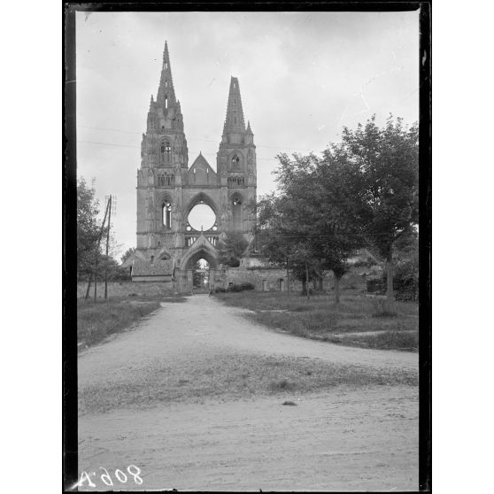 Soissons, Saint-Jean des Vignes, vue prise du boulevard Jeanne d'Arc. [légende d'origine]