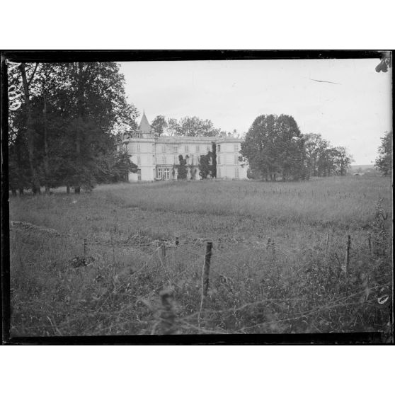 Villeneuve-Saint-Germain, Aisne, le parc et le château de la Rochefoucault. [légende d'origine]