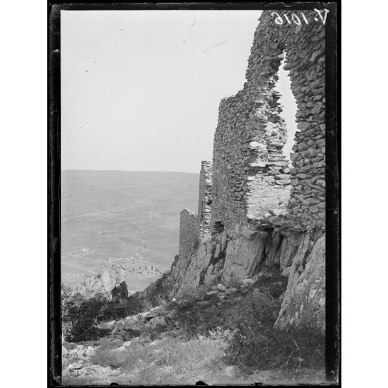 Avret-Hisar. Dans la forteresse, côté sud-ouest. [légende d'origine]