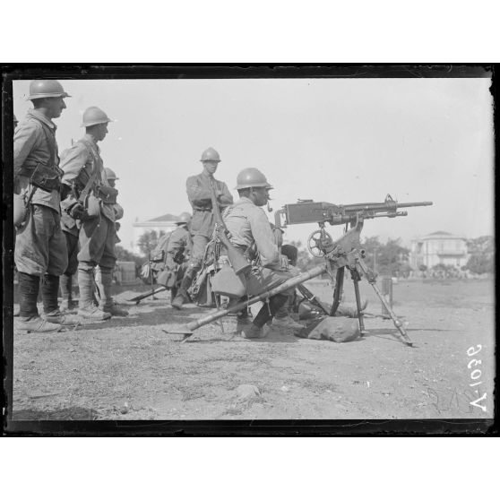 31 août 1916. Révolution à Salonique. Mitrailleuses en position. [légende d'origine]