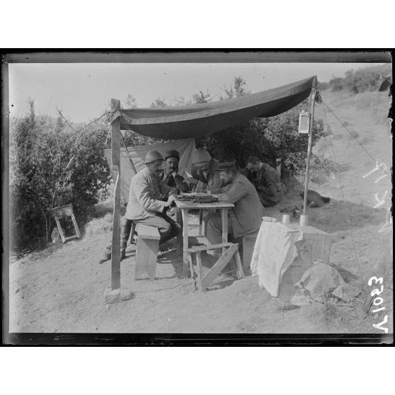 17 août 1916. Région de Vladaja. Bureau du colonel Bourdeaux près du front. [légende d'origine]